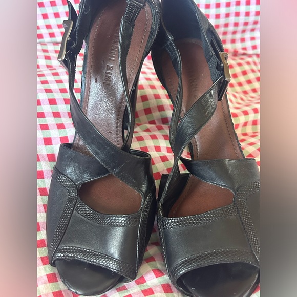 Gianni Bini heels. Black, beautiful and strappy. Open toe - Picture 2 of 4